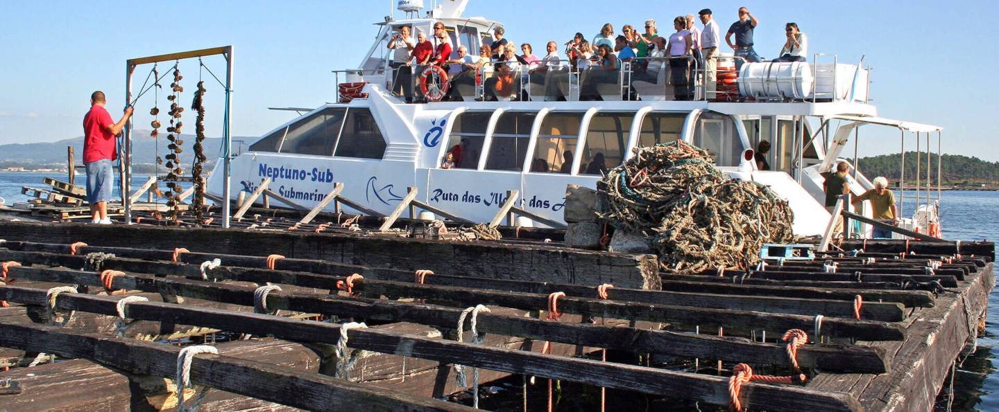 Ruta en barco por las bateas de las rías gallegas